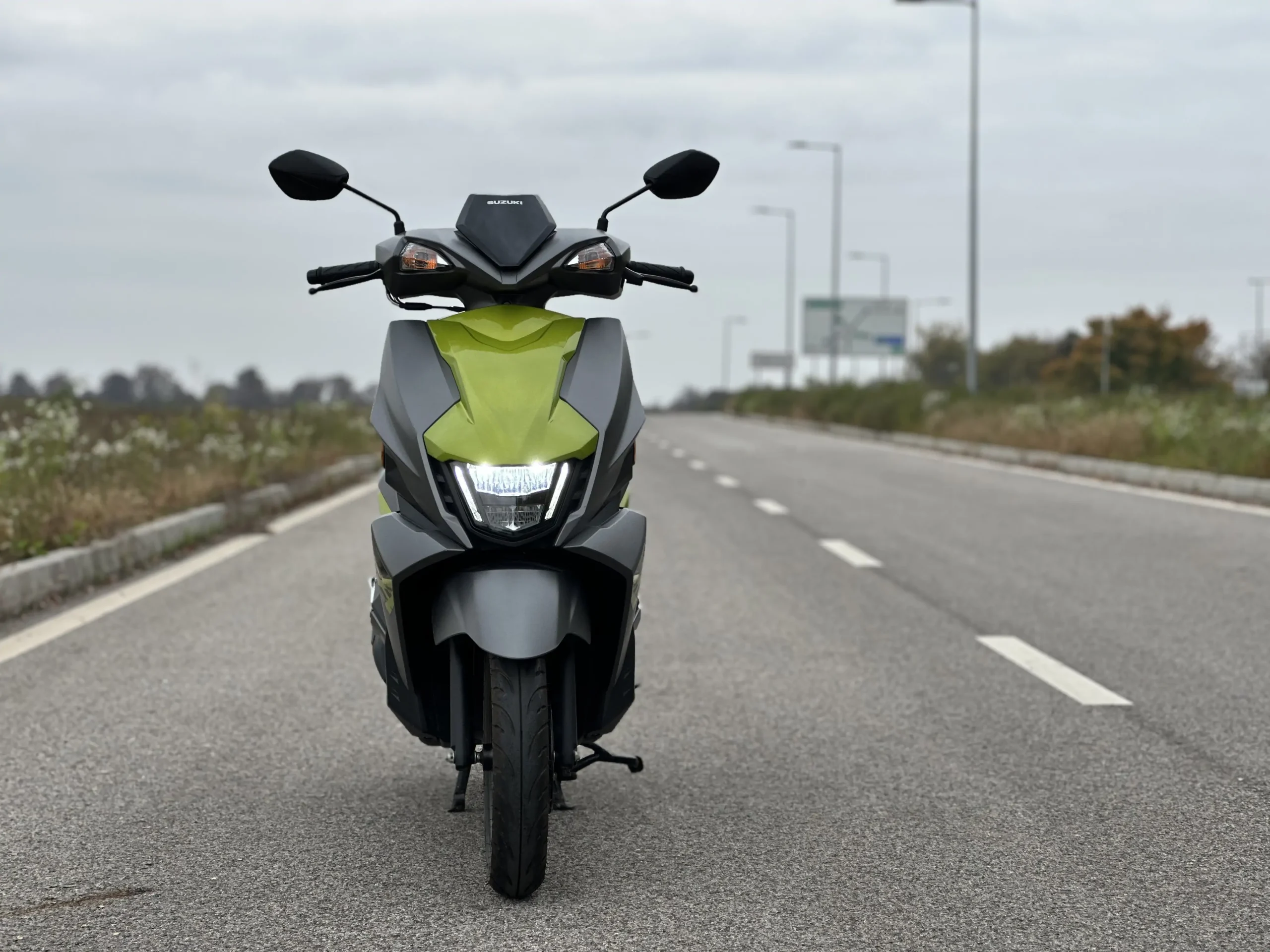 Suzuki_Avenis_125_elolrol